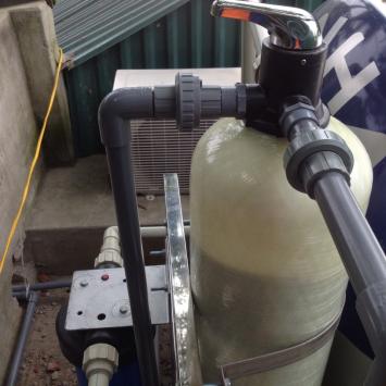 Cách tự sục rửa cột lọc trong hệ thống máy lọc nước đầu nguồn